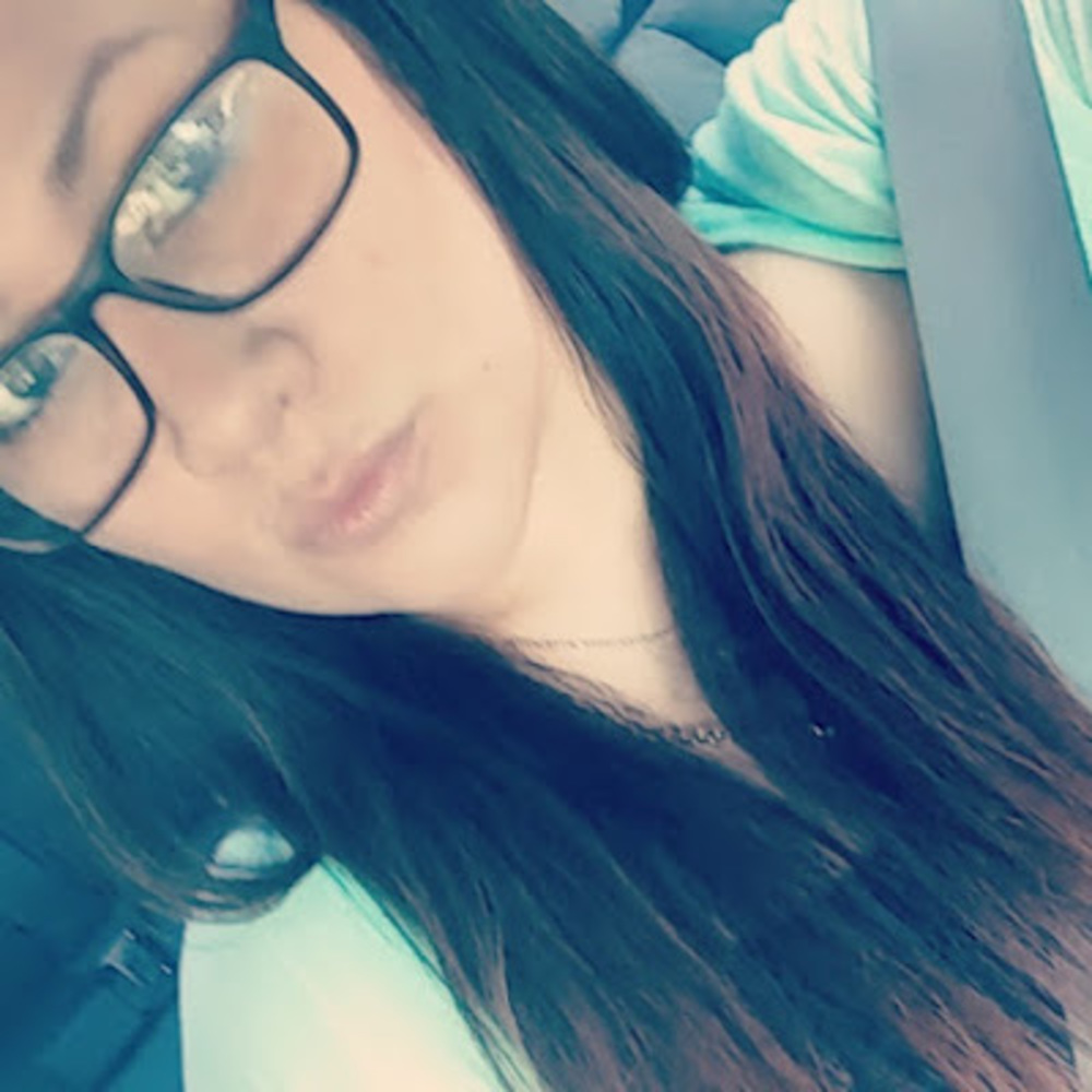 Meet your Posher, Cesia